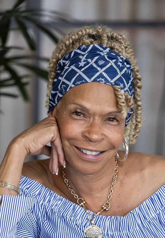 Donna DeBerry Headshot (1)